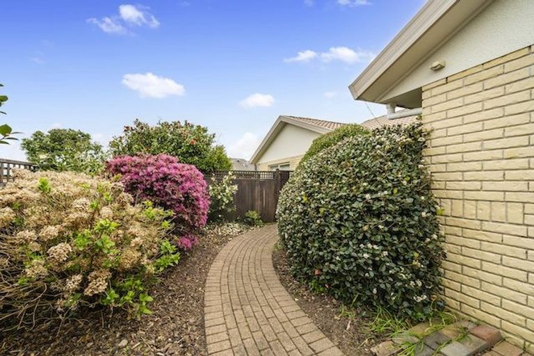 Photo of property in 8 Sheriff Place, Randwick Park, Auckland, 2105