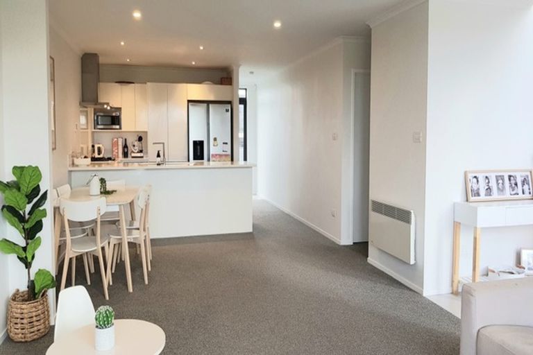 Photo of property in 28 Te Oneroa Way, Long Bay, Auckland, 0630