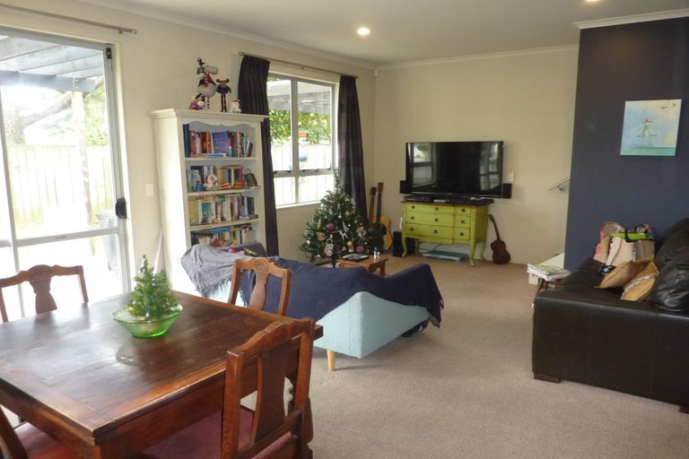 Photo of property in 17a Oakland Avenue, Papatoetoe, Auckland, 2025