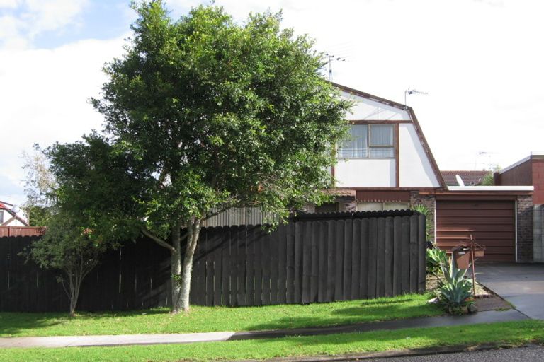 Photo of property in 1/3 Regia Close, Half Moon Bay, Auckland, 2012