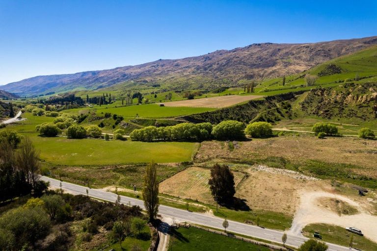 Photo of property in 5 Cardrona Valley Road, Wanaka, 9305