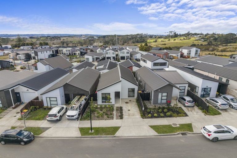 Photo of property in 14 Horokaka Street, Massey, 0614