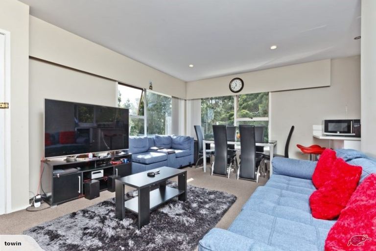 Photo of property in 2/65 High Road, Glenfield, Auckland, 0629