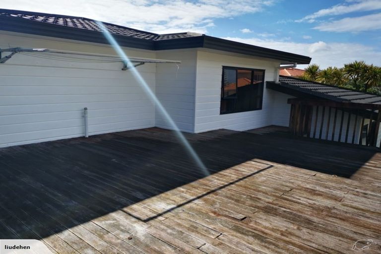 Photo of property in 48a Whiting Grove, West Harbour, Auckland, 0618