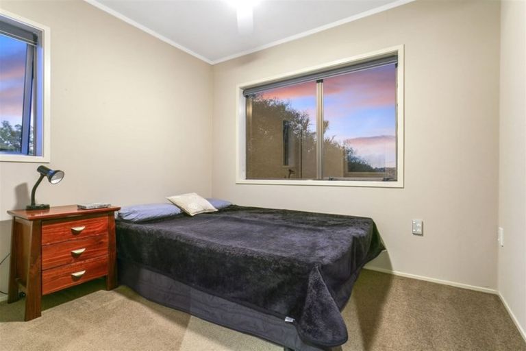 Photo of property in 9a Pendene Place, Forrest Hill, Auckland, 0620