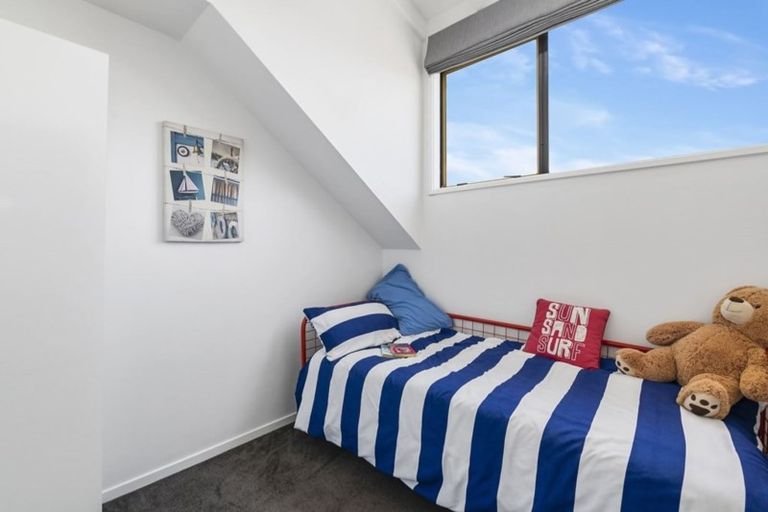 Photo of property in 5 Saint Aidans Way, Tawa, Wellington, 5028