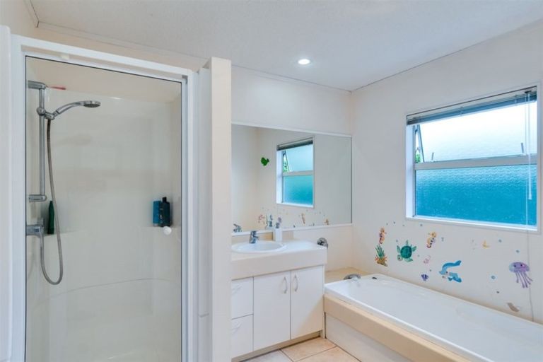 Photo of property in 44 Pukekura Place, Taradale, Napier, 4112