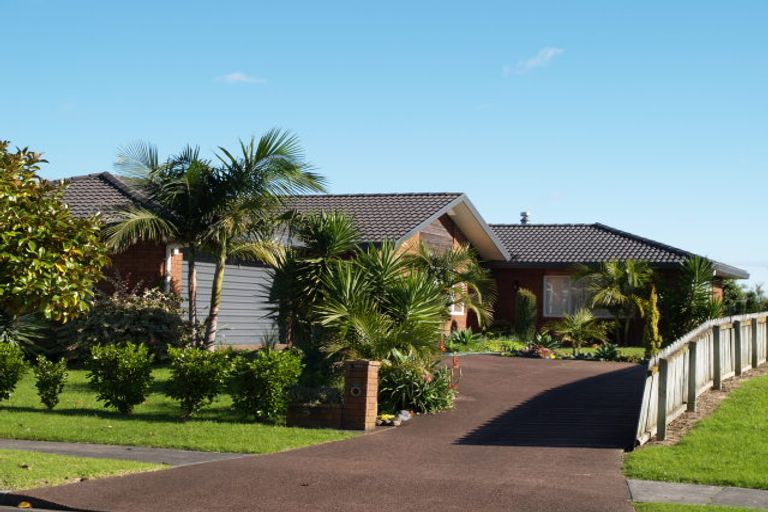 Photo of property in 15 John Lister Close, Golflands, Auckland, 2013