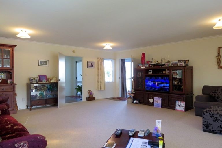 Photo of property in 90 Victoria Street, Coromandel, 3506