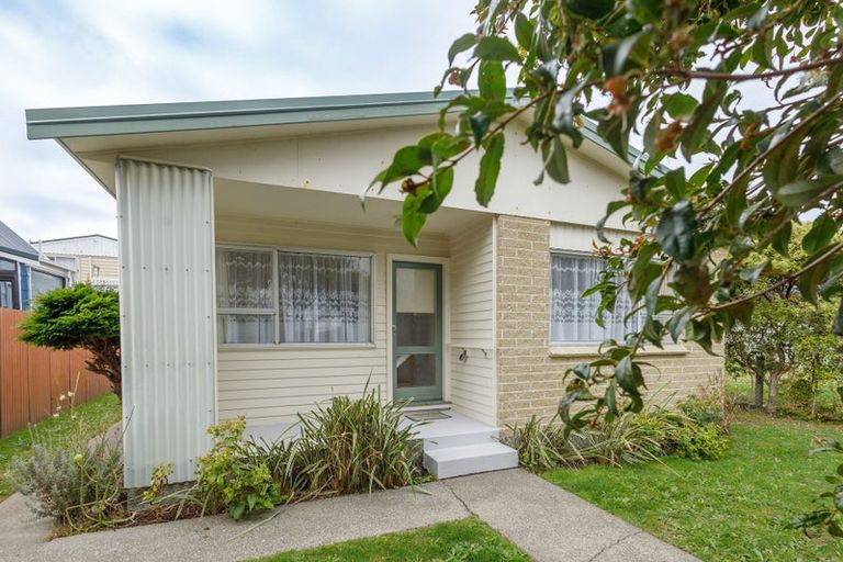 Photo of property in 21 Aparima Avenue, Miramar, Wellington, 6022