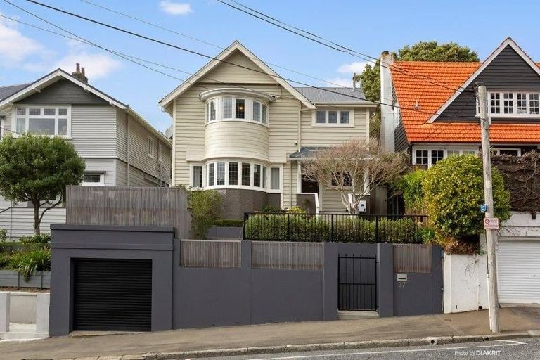 Photo of property in 37 Glen Road, Kelburn, Wellington, 6012