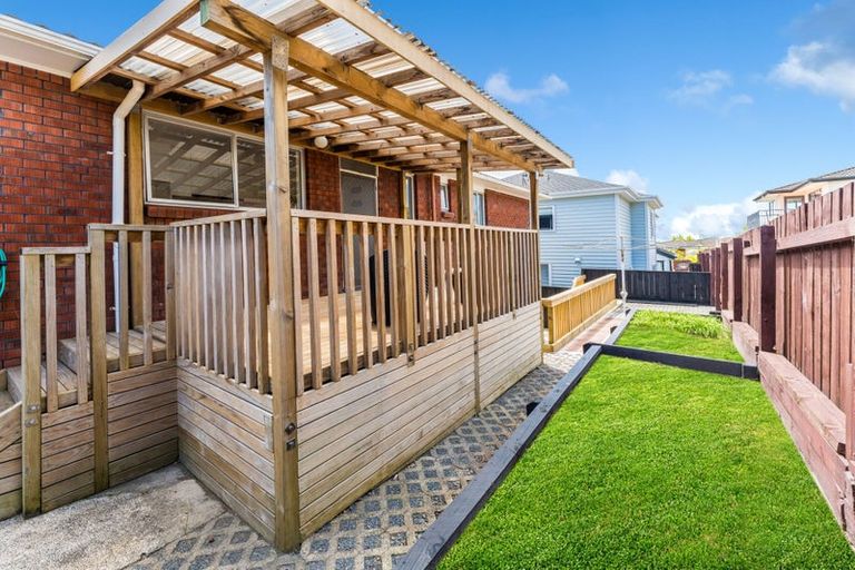 Photo of property in 14b Waimumu Road, Massey, Auckland, 0614