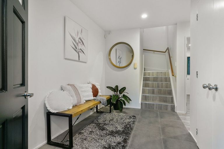 Photo of property in 1/25 Nigel Road, Browns Bay, Auckland, 0630