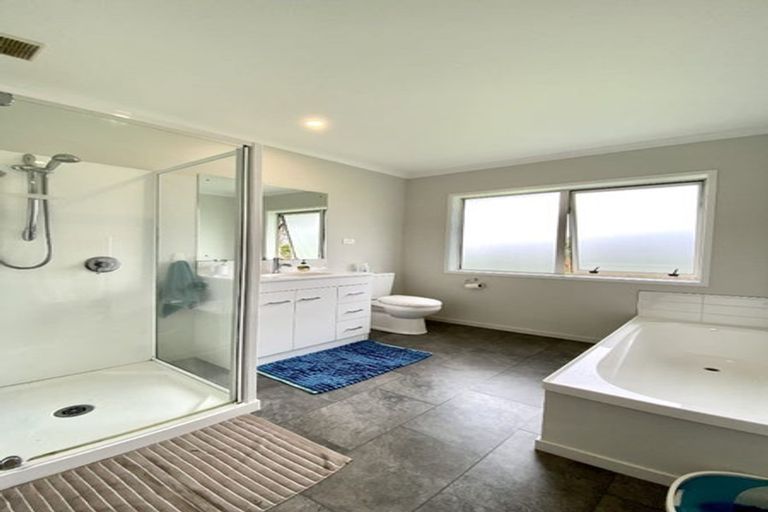 Photo of property in 4 Cory Jane Grove, Riverstone Terraces, Upper Hutt, 5018