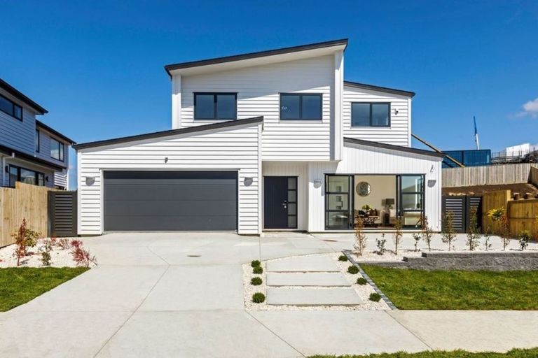 Photo of property in 39 Rathmullen Place, Pinehill, Auckland, 0632