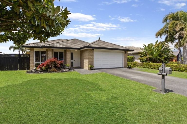 Photo of property in 34 Stranraer Crescent, Wattle Downs, Auckland, 2103