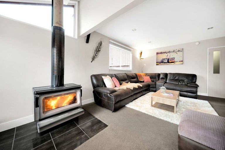 Photo of property in 10 Pompolona Street, Te Anau, 9600