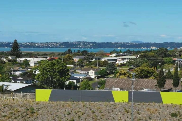 Photo of property in 306 Don Buck Road, Massey, Auckland, 0614