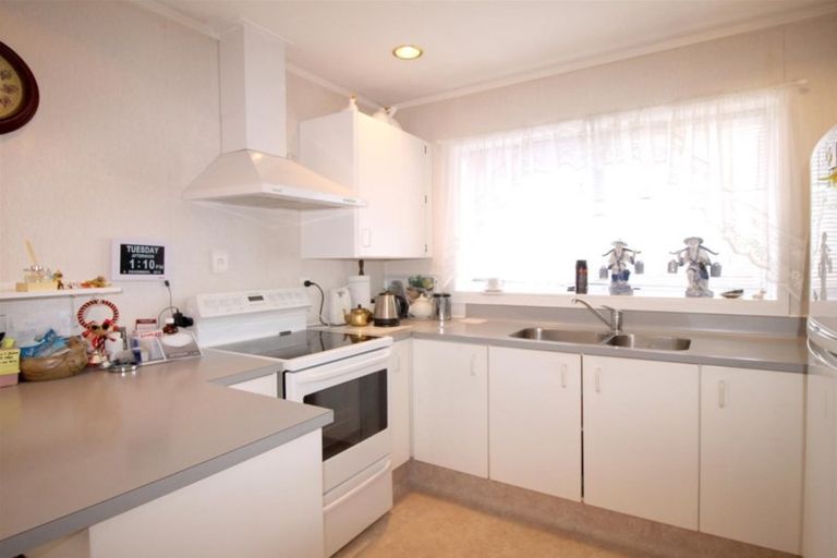 Photo of property in 2/80 Aberfeldy Avenue, Highland Park, Auckland, 2010