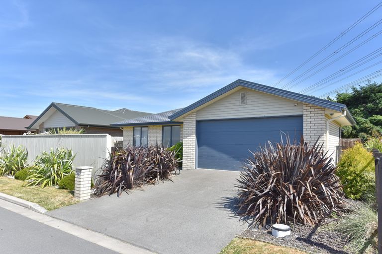 Photo of property in 15 Taggart Place, Sockburn, Christchurch, 8042