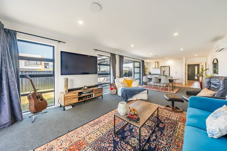 Photo of property in 123 Mawai Hakona Drive, Wallaceville, Upper Hutt, 5018