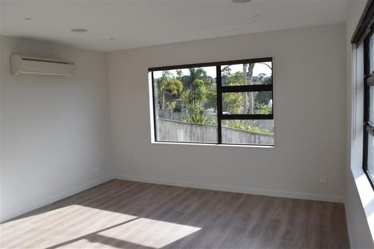 Photo of property in 18 Lyons Avenue, Murrays Bay, Auckland, 0630