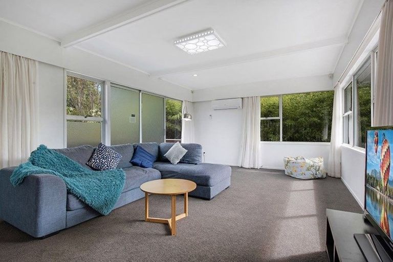 Photo of property in 4 Alton Terrace, Pakuranga Heights, Auckland, 2010