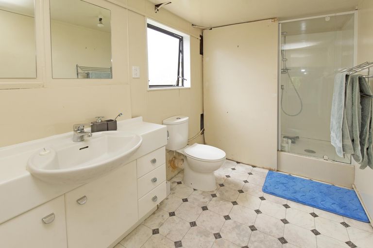 Photo of property in 42 Elliston Crescent, Stanmore Bay, Whangaparaoa, 0932