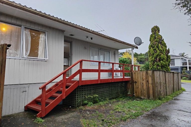 Photo of property in 1/3 Forsythe Place, Massey, Auckland, 0614