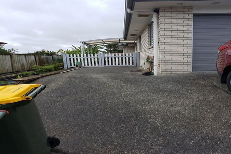 Photo of property in 28 Gibbston Crescent, Flat Bush, Auckland, 2016
