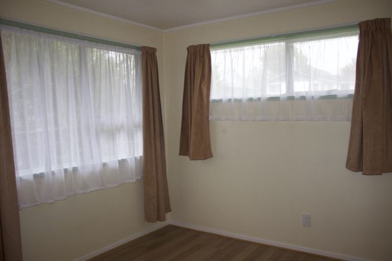 Photo of property in 27 Pipitea Place, Massey, Auckland, 0614