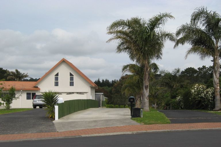 Property details for 39 Cloverfields Drive, Waimauku, 0812
