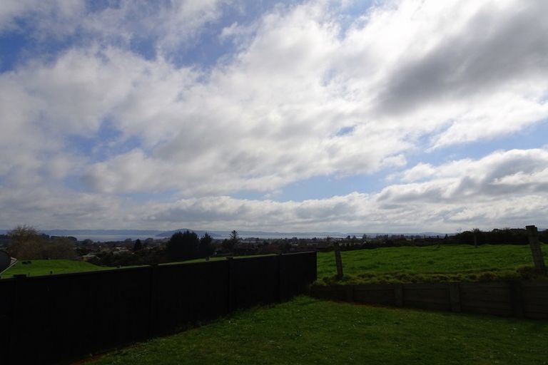 Photo of property in 24 Butler Place, Lynmore, Rotorua, 3010