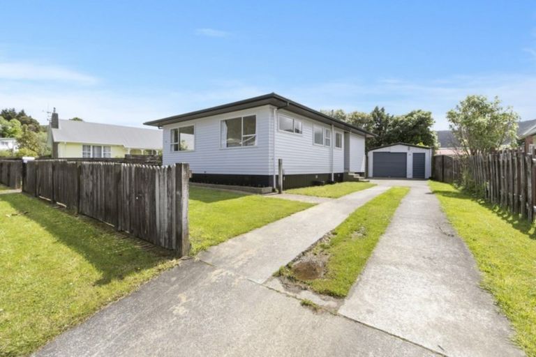 Photo of property in 4 Bexley Grove, Wainuiomata, Lower Hutt, 5014