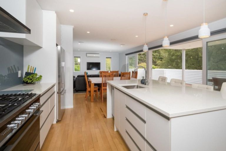 Photo of property in 142 Waitakere Road, Waitakere, Henderson, 0782