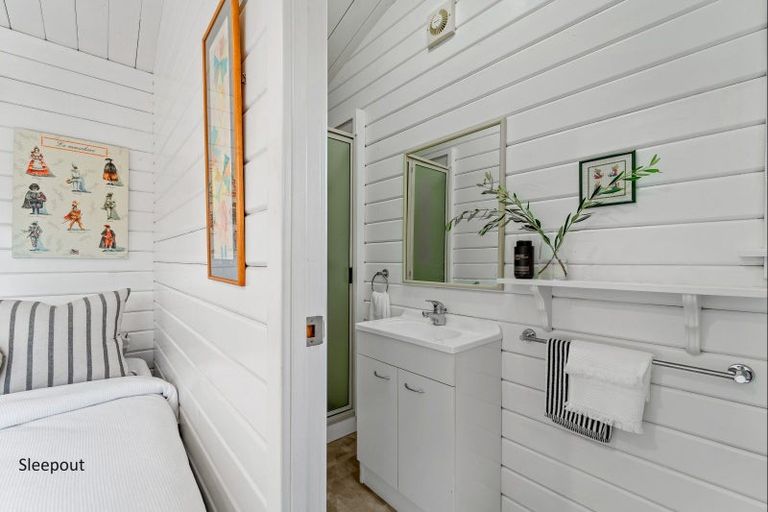 Photo of property in 15 St Anne Place, Omaha, 0986