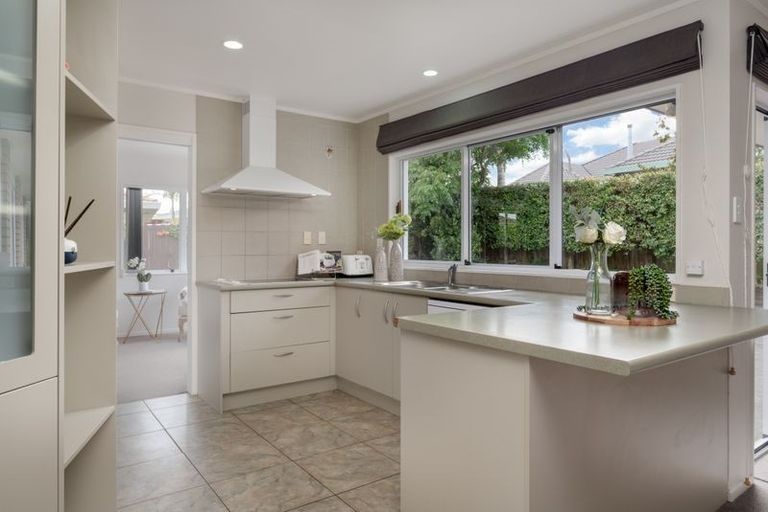 Photo of property in 27 Eiger Place, Northpark, Auckland, 2013