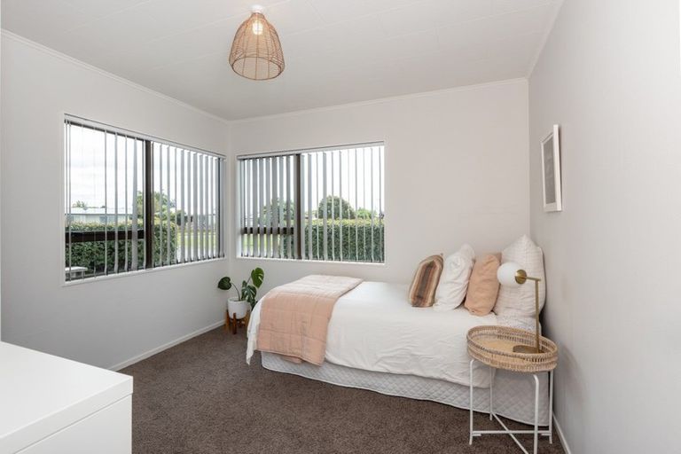 Photo of property in 32 Duckworth Crescent, Greenmeadows, Napier, 4112