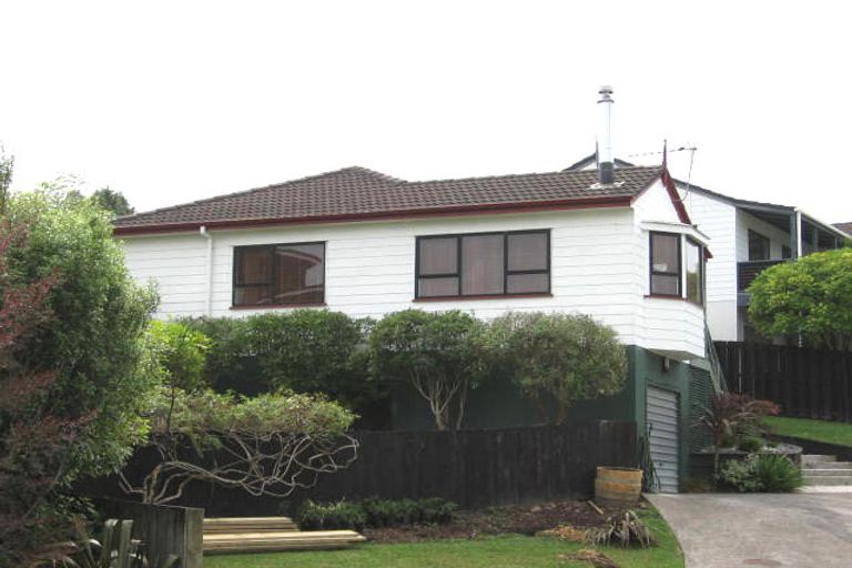 Photo of property in 2/6 Juneau Place, Glendene, Auckland, 0602