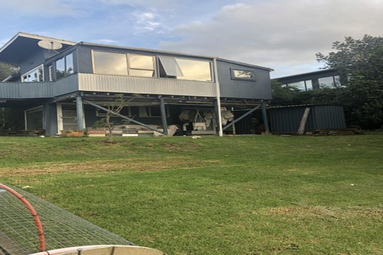 Photo of property in 4a Pohutukawa Avenue, Red Beach, 0932