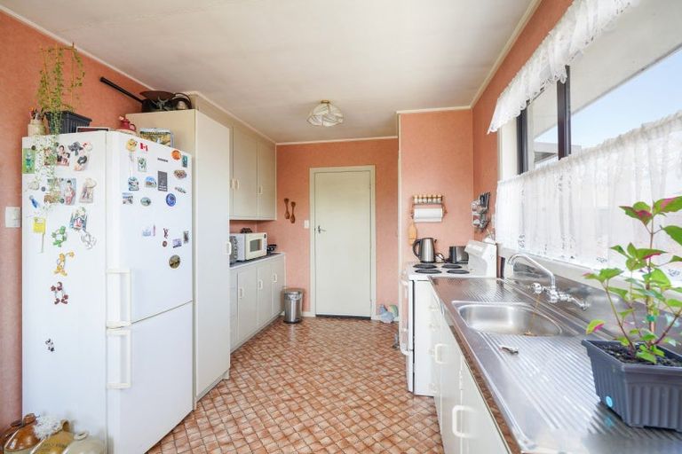 Photo of property in 42 Aloway Street, Wallacetown, 9816