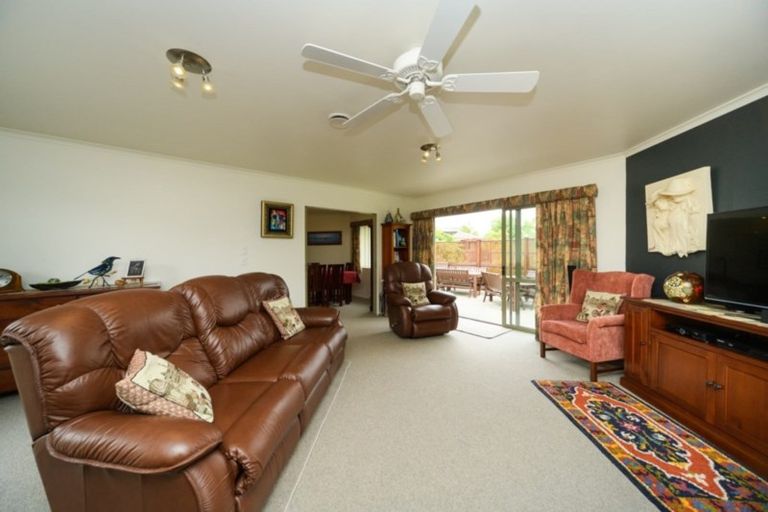 Photo of property in 63 Pacific Drive, Fitzherbert, Palmerston North, 4410