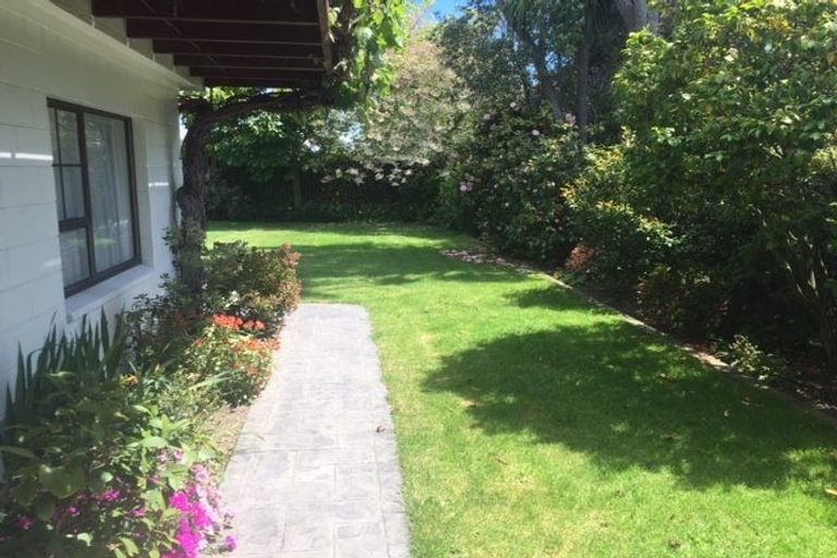 Photo of property in 16 Kennedys Bush Road, Halswell, Christchurch, 8025