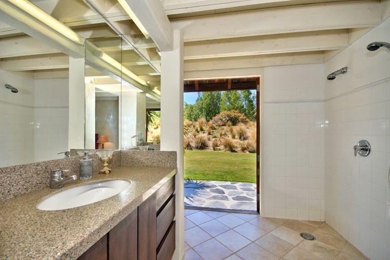 Photo of property in 31 Mountain View Road, Dalefield, Queenstown, 9371