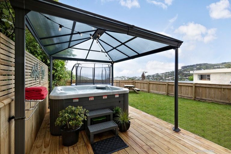 Photo of property in 4b Sarah Way, Crofton Downs, Wellington, 6035