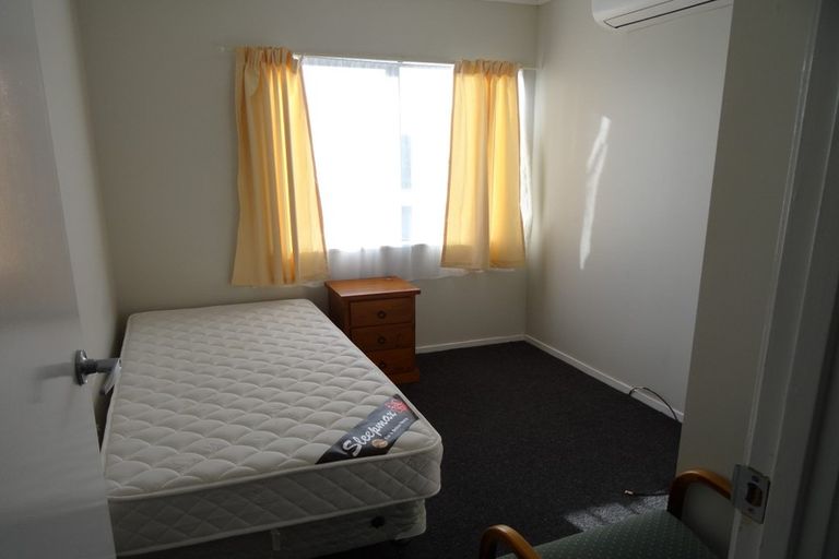 Photo of property in 19 Faram Place, Massey, Auckland, 0614