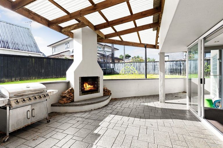 Photo of property in 8a Oteha Valley Road, Northcross, Auckland, 0632