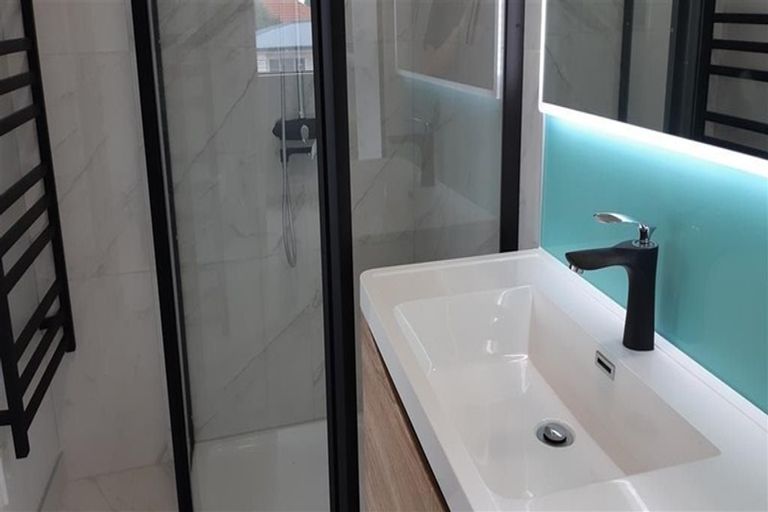 Photo of property in 7c Holland Avenue, Point England, Auckland, 1072