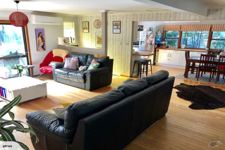 Photo of property in 17 Karen Road, Laingholm, Auckland, 0604