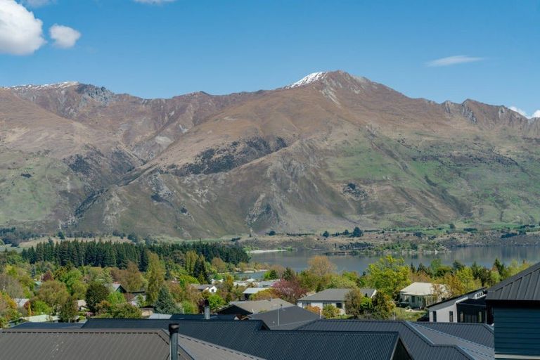 Photo of property in 21 Fenton Avenue, Wanaka, 9305